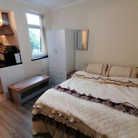 Self-Contained Studio Flat Bathrooms Kitchens Upgrade Locations To City Centre 15 Minutes Walking Distance Nottingham Universities Queen Hospitals City Hospitals Eksteriør billede