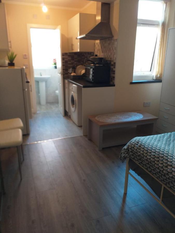 Self-Contained Studio Flat Bathrooms Kitchens Upgrade Locations To City Centre 15 Minutes Walking Distance Nottingham Universities Queen Hospitals City Hospitals Eksteriør billede