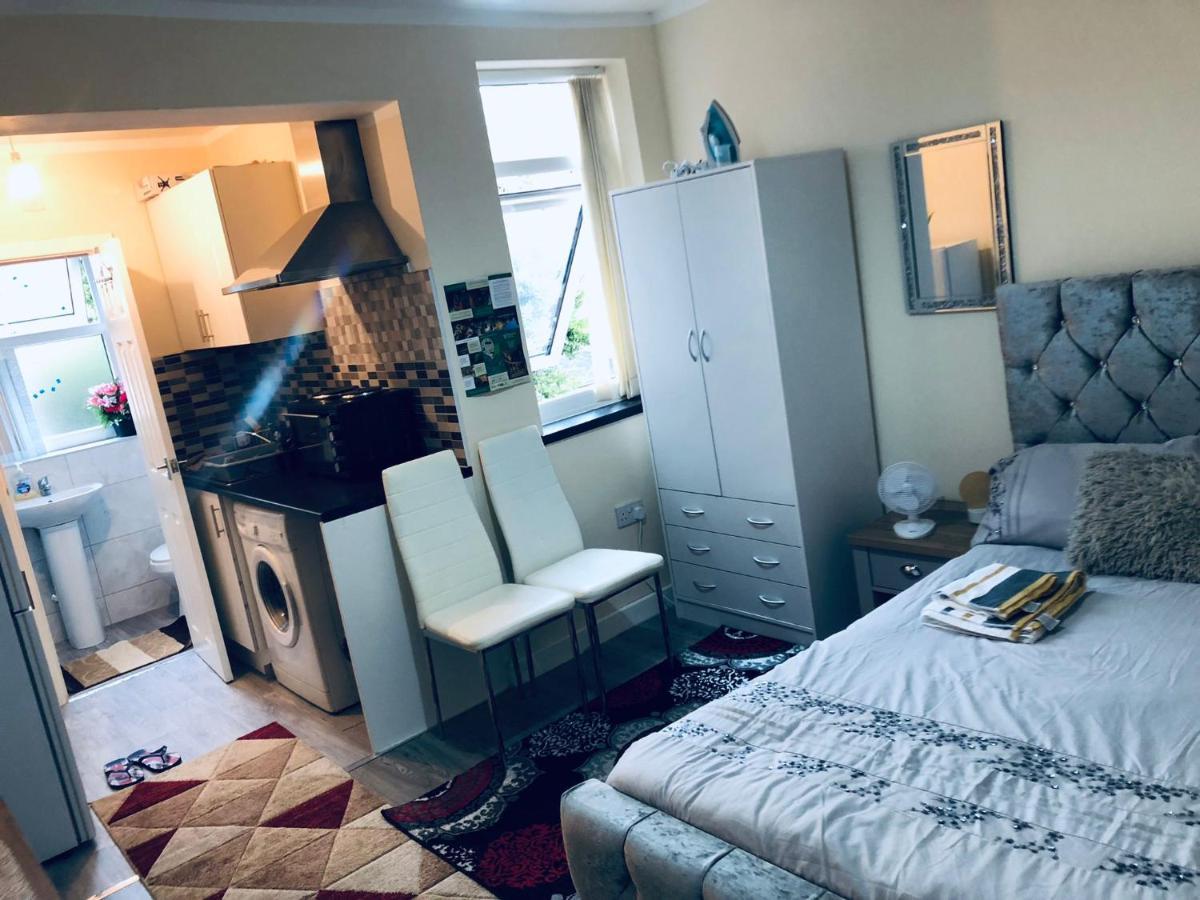Self-Contained Studio Flat Bathrooms Kitchens Upgrade Locations To City Centre 15 Minutes Walking Distance Nottingham Universities Queen Hospitals City Hospitals Eksteriør billede